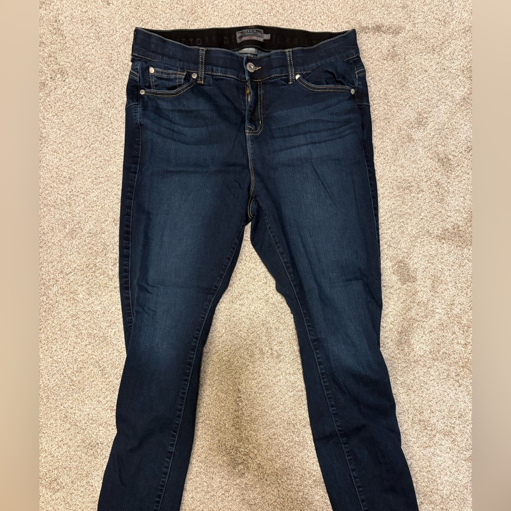 Torrid Sky High Skinny Jeans, 16s. NEVER WORN.